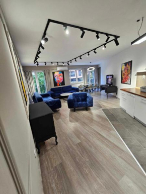 Spacious and lovely 130m2 central flat